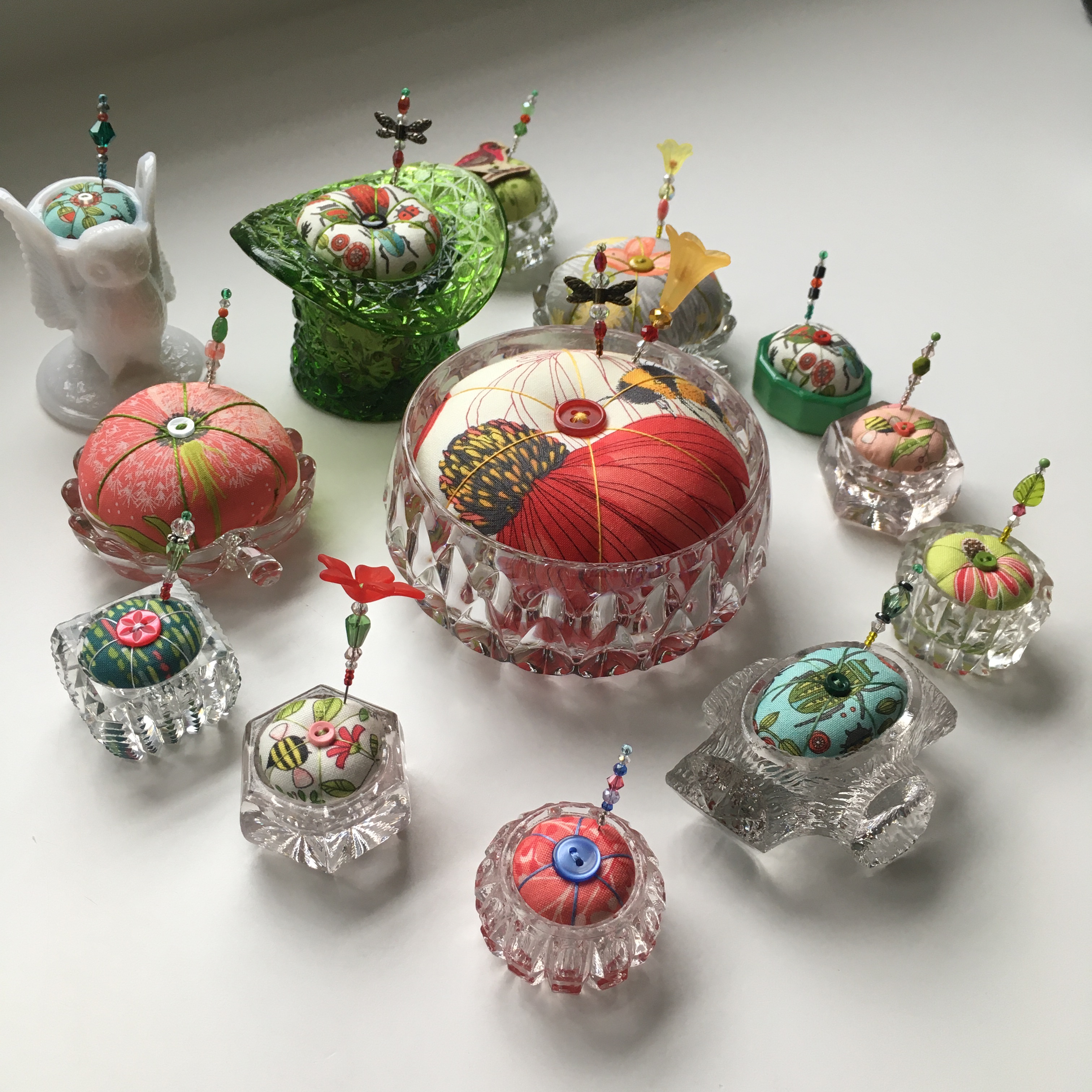 »Robin Pickens Fabric and Pincushions«