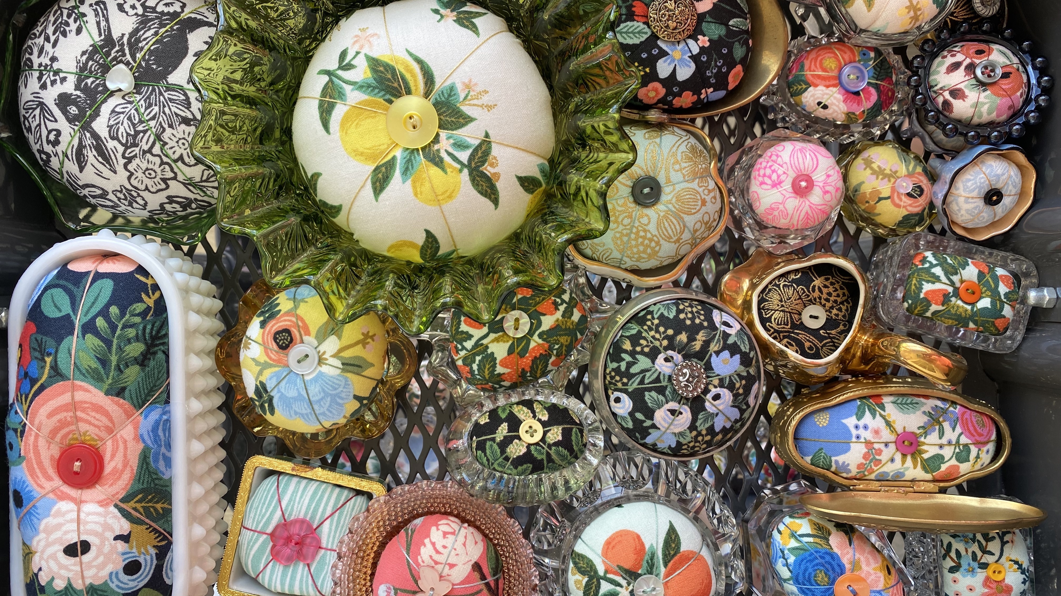 »Rifle Paper Co. Fabric by Anna Bond and Pincushions«